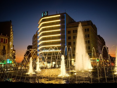 Γεμάτη χρώματα η δύση του Ηλίου στην Ομόνοια 