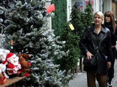 Ανοικτά σήμερα τα εμπορικά καταστήματα 