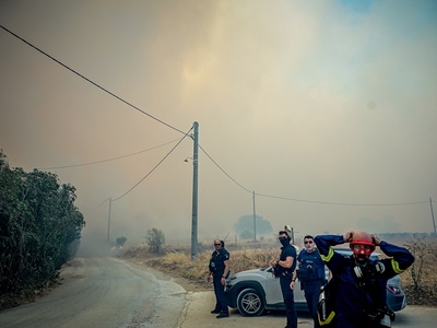Φωτιά στην Κερατέα: Συγκλονιστικό βίντεο...