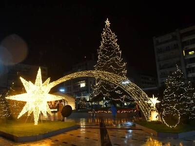 Η Πάτρα στο πνεύμα των Χριστουγέννων - T...