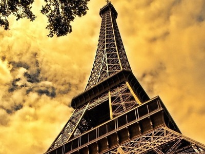 Γαλλία: Εκκενώθηκε ο Πύργος του Άιφελ κα...