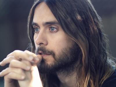 Ο Jared Leto αποχωρίστηκε τα μακριά μαλλ...
