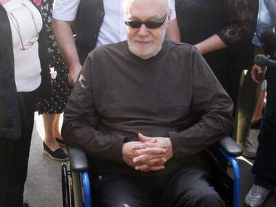 Νοσηλεύεται διασωληνωμένος στην εντατική...