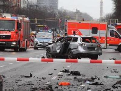 Έκρηξη με έναν νεκρό σε παγιδευμένο αυτο...