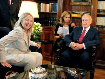 Χίλαρι Κλίντον: Η Ελλάδα μπαίνει σε θετι...