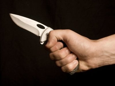 Αιγείρα: 90χρονος τράβηξε μαχαίρι και τρ...