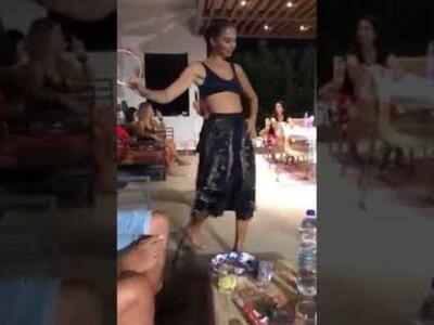 Η Ολυμπία Χοψονίδου τα δίνει... όλα τραγ...