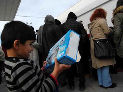 Από τον Μάρτιο η προσφορά χρημάτων στους πρόσφυγες