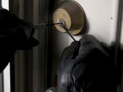 Αίγιο: Διέρρηξαν ευγηρείο και έφυγαν με ...