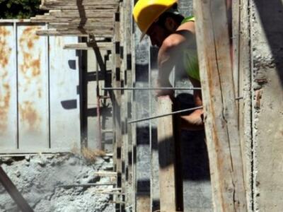 Δυτική Ελλάδα:Πέταγε στο δρόμο οικοδομικ...