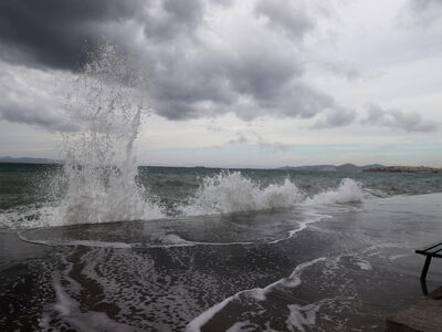 Καιρός σήμερα: Ο βοριάς δυναμώνει- Η θερ...