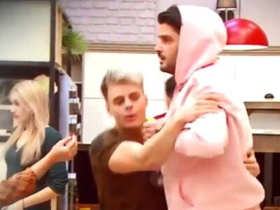 Παραλίγο να παίξουν τις μπουνιές στο ......