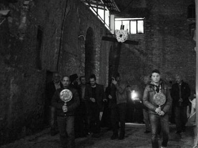 Η κατανυκτική ατμόσφαιρα της περιφοράς τ...