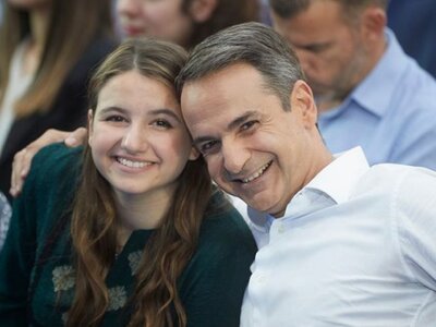 Η Δάφνη Μητσοτάκη έγινε 18 και οι γονείς...
