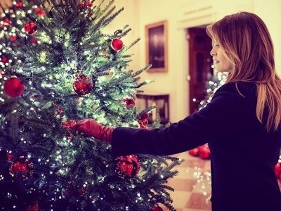 Στόλισε για τα Χριστούγεννα τον Λευκό Οί...