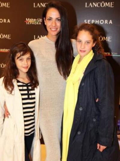 κα Ε.Αδάμ με τις κόρες της