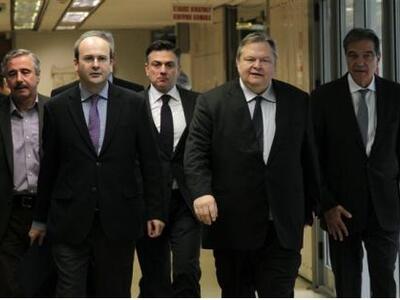 Ποια πρόσωπα από το ΠΑΣΟΚ "παίζουν&...