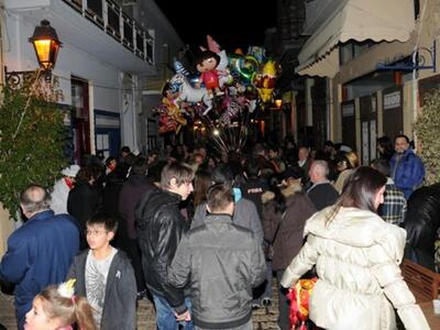 Ναύπακτος: Οι Νταβάδες στην Οδό Μεζεδίων...