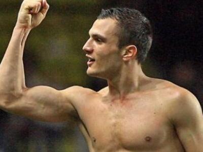 Ο αγαπημένος ποδοσφαιριστής των gay πλησ...