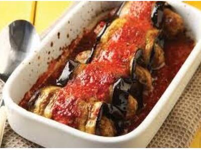 Ρολάκια μελιτζάνας με κιμά και σάλτσα ντομάτας!