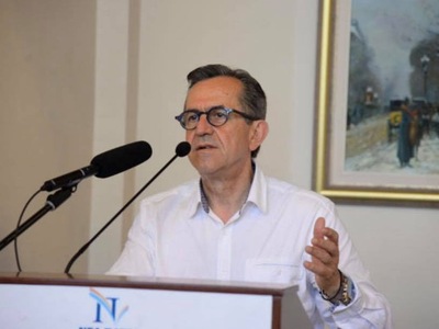 Ο Νίκος Νικολόπουλος ζητά να "υιοθε...