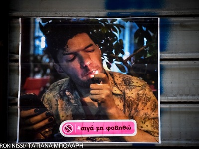 Πλευρά κοσμηματοπώλη: Άσχετος με τα χτυπ...