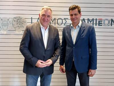 Συνάντηση Πέτρου Ψωμά με τον Δήμαρχο Λαμ...