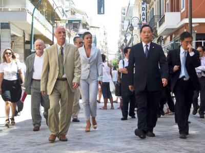 Πάτρα: Η βόλτα του δημάρχου στον πεζόδρο...