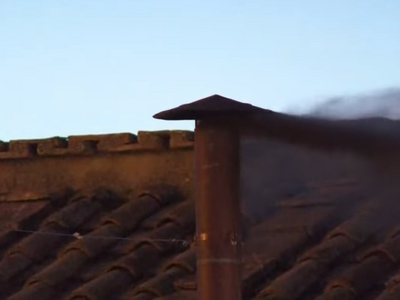 Μαύρος καπνός στην Καπέλα Σιξτίνα - Άκαρ...