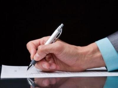 Τραπεζικός μέλος σπείρας που άδειαζε λογ...