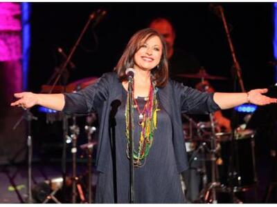 Καταχειροκροτήθηκε χθες η Χάρις Αλεξίου ...