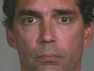 Νάρκωνε τη γυναίκα του και τραβούσε σε β...