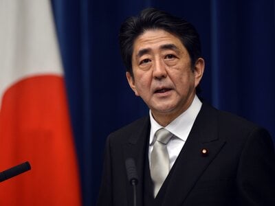 Ιαπωνία: Παραμένει ο Άμπε έως την εκλογή...