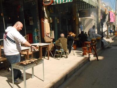 Το «τσίκνισαν» για τα καλά και οι Αιγιώτ...