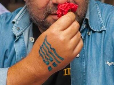 Χαμός στο διαδίκτυο για το τατουάζ τραγο...