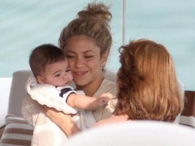 H Shakira με τον μικρό Milan στη Βραζιλία