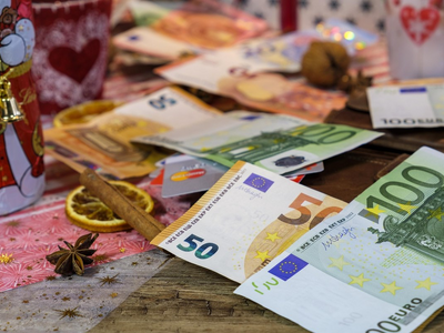 ΕΦΚΑ, ΔΥΠΑ, ΟΠΕΚΑ: Ποιοι θα δουν χρήματα...