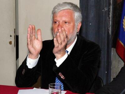 Τα σπάνε ΠΑΣΟΚ- Τατούλης με φόντο τα οδι...