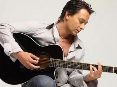 Πάτρα:O Γιάννης Κότσιρας τραγουδά για τη...