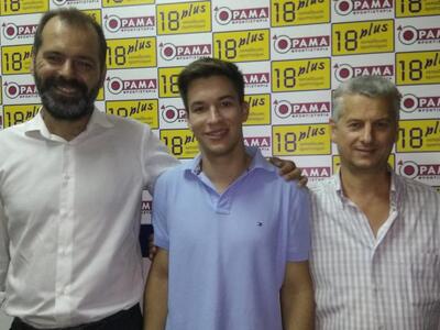 Στη φωτογραφία ο Νεκτάριος με τους καθηγ...