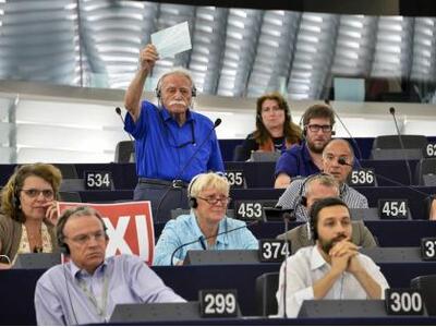 Μανόλης Γλέζος: Ο λευκός καπνός της Συνό...