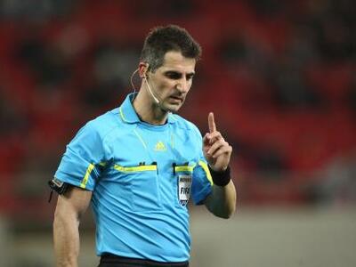 Έγινε και αυτό! Ο Σιδηρόπουλος έψαχνε τι...