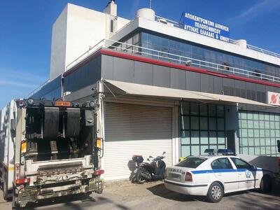 Πάτρα: Με φέρετρα και απορριμματοφόρα στ...