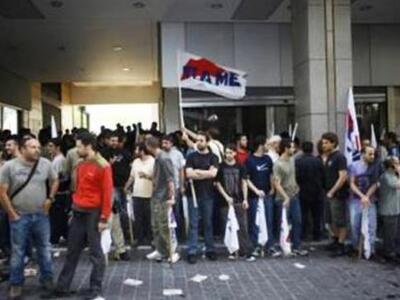 Έληξε η κατάληψη του ΠΑΜΕ στο γραφείο του Βρούτση 