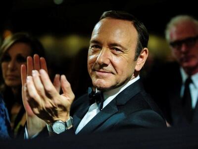 O Κέβιν Σπέισι αποκάλυψε ότι είναι ομοφυ...