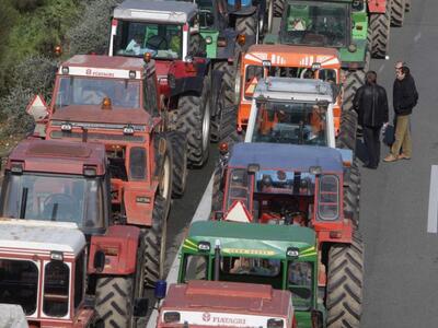 Αχαϊα:Ζεσταίνουν τα...τρακτέρ για κινητο...