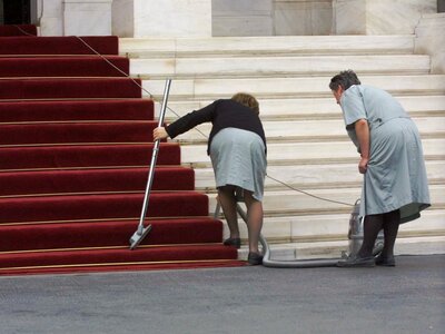 Συγκλονίζει η φυλακισμένη καθαρίστρια: Έ...