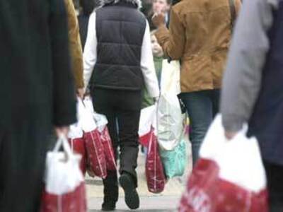 Η κακοκαιρία "πάγωσε" την αγορ...