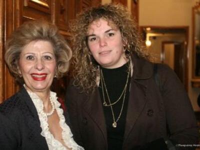 Στη φωτ. η χαμογελαστή και συμπαθής Μαρι...