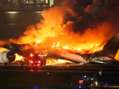 Φωτιά σε αεροπλάνο της Japan Airlines: Ο...